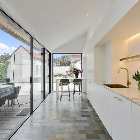Estalagem Beautifully Renovated House For 8 Persons With Sunny-garden In Knokke-Heist