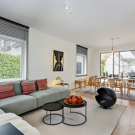 Värdshus Beautifully Renovated House For 8 Persons With Sunny-garden In *