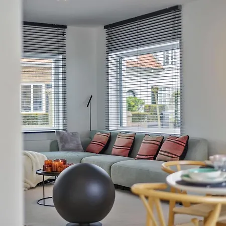 Värdshus Beautifully Renovated House For 8 Persons With Sunny-garden In *