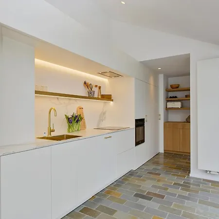 Beautifully Renovated House For 8 Persons With Sunny-garden In Värdshus Knokke-Heist