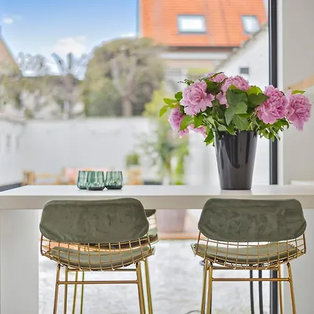 Beautifully Renovated House For 8 Persons With Sunny-garden In * Knokke-Heist