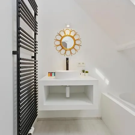 Värdshus Beautifully Renovated House For 8 Persons With Sunny-garden In Knokke-Heist