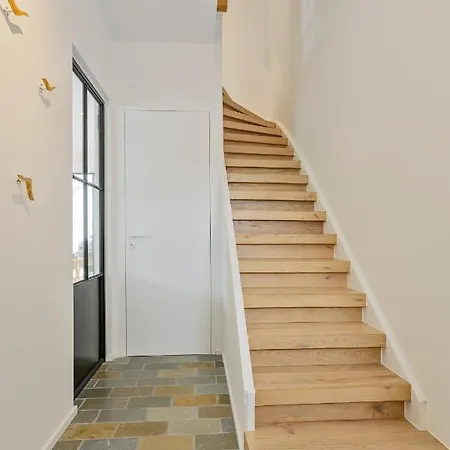 Beautifully Renovated House For 8 Persons With Sunny-garden In *