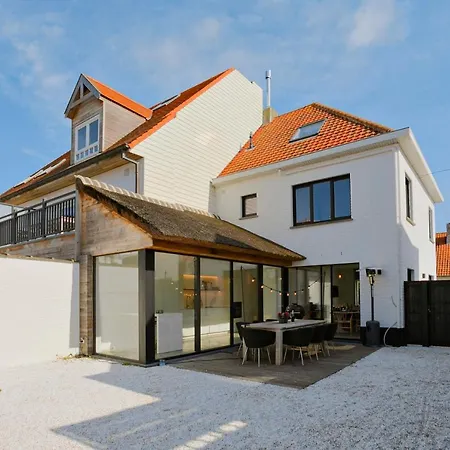 Värdshus Beautifully Renovated House For 8 Persons With Sunny-garden In Knokke-Heist